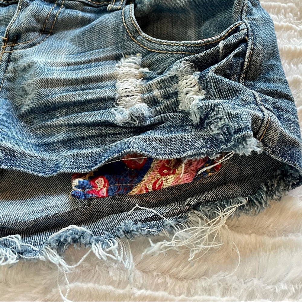 Almost Famous Shorts - Picture 3 of 5